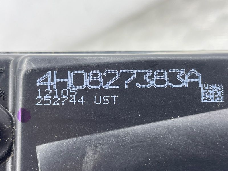 Тримач замка з ел. двигуном доводчика 4H0827383A Audi A7