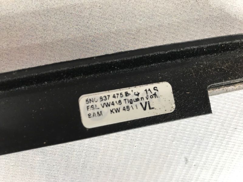 Молдинг скла 5N0837475E Volkswagen Tiguan