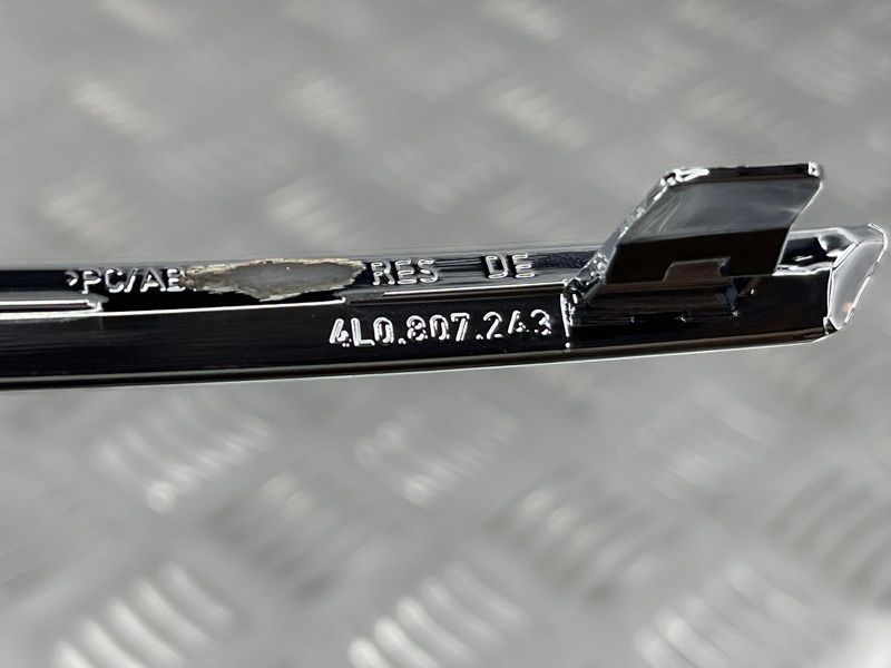 Молдинг бампера 4l08072432ZZ Audi Q7