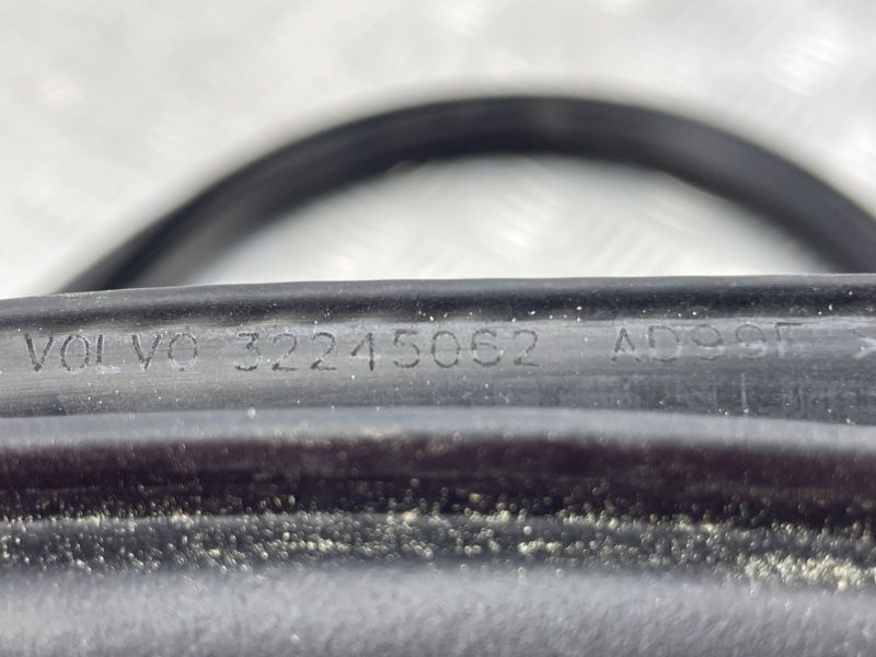Уплотнитель двери 32245062 Volvo XC60