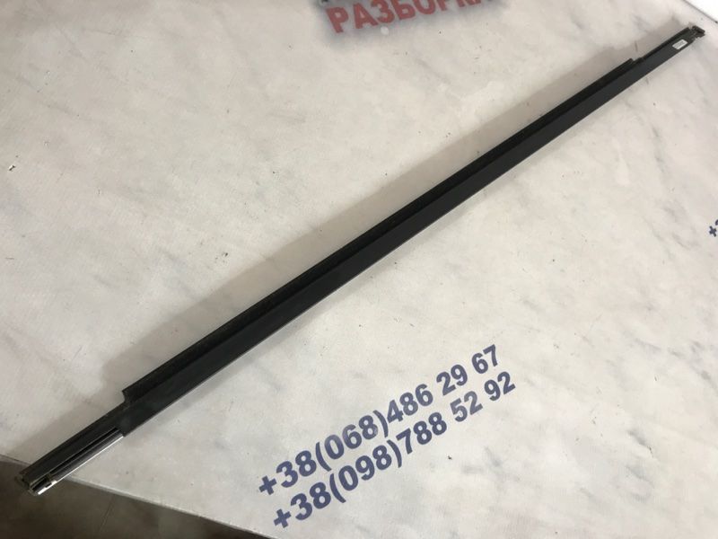 Молдинг скла 5N0837475E Volkswagen Tiguan
