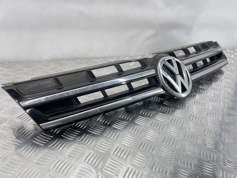 Решітка радіатора Volkswagen Touareg