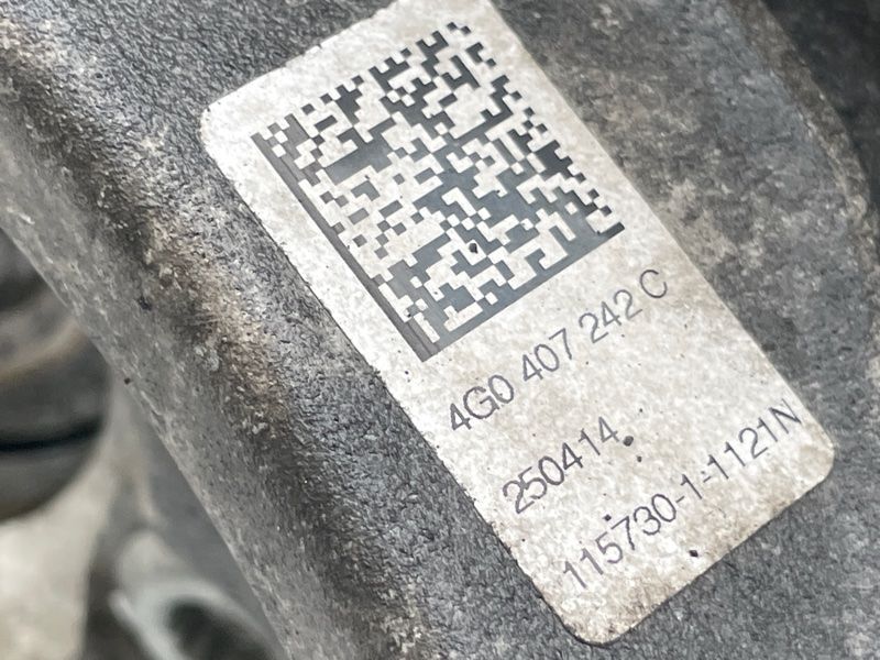 Поворотный кулак / Цапфа с подшипником 4G0407242C Audi Q5