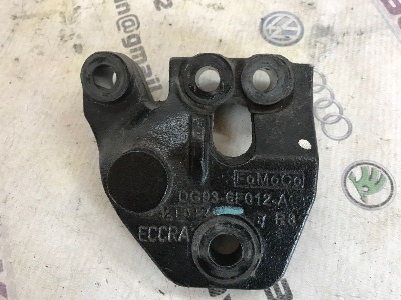 Опора / кронштейн двигуна DG936F012A Ford Fusion