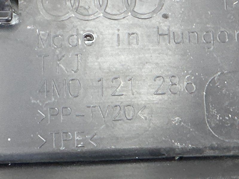 Дефлектор радіатора 4M0121286 Audi Q7