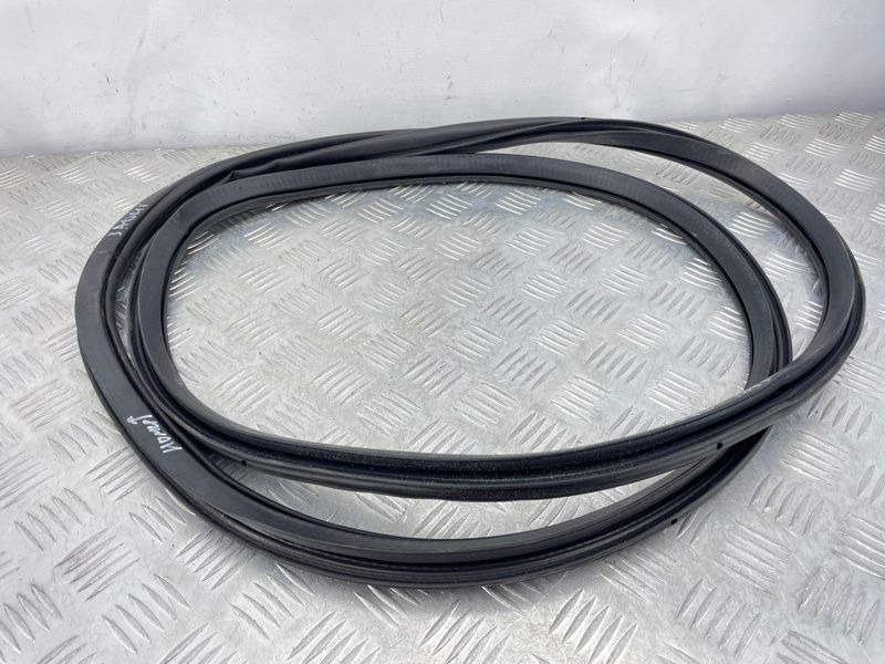 Уплотнитель двери 32245062 Volvo XC60