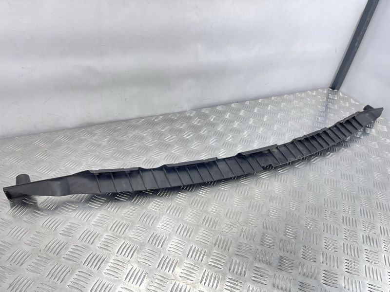 Направляюча / кріплення / кронштейн бампера 7L6807863B Volkswagen Touareg