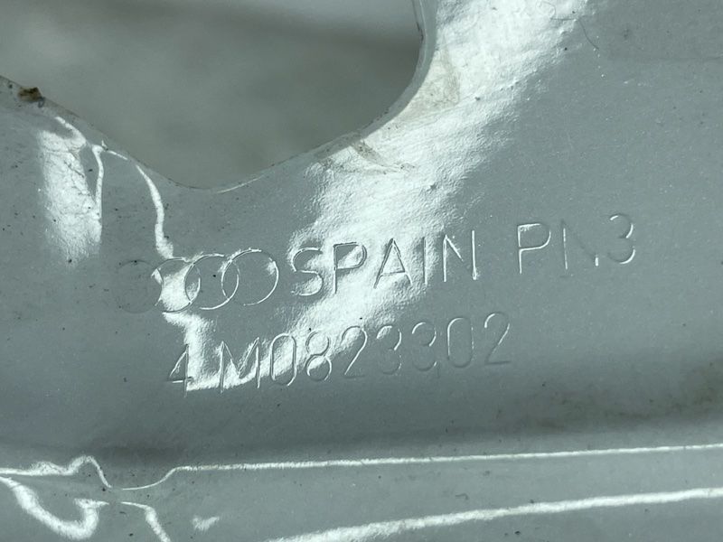 Петля капота 4M0823302 Audi Q7