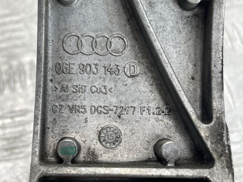 Кронштейн генератора Audi Q7