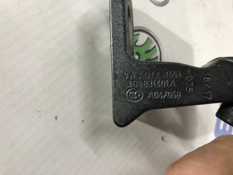Петля двери 4G0831401A Audi A6