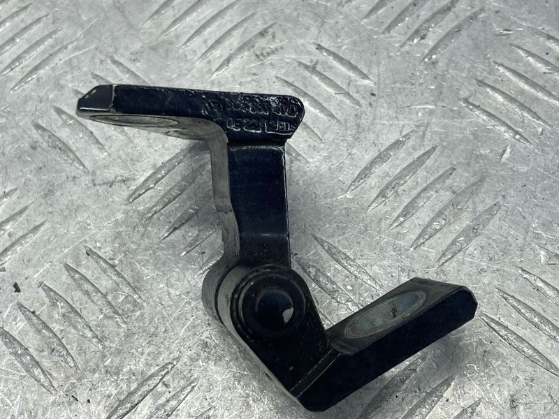 Петля дверей верхня 3C4833401D Volkswagen CC