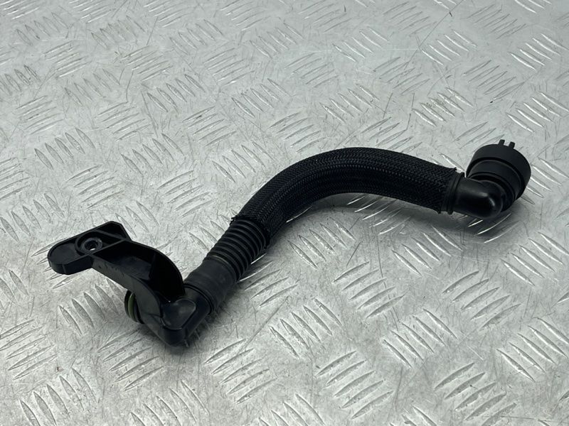 Трубка вентиляционная 06L103213J Volkswagen Passat