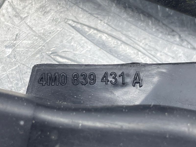 Направляющая стекла двери 4M0839431A Audi Q7