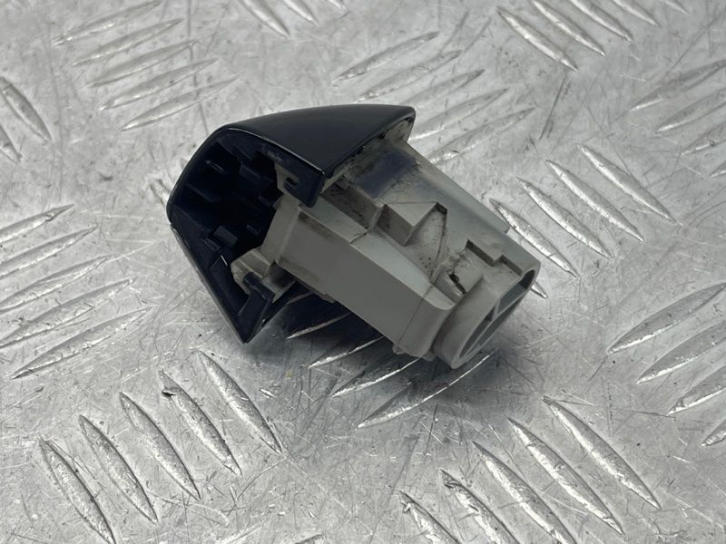Колпачок ручки двери c хромированой накладкой 4H0837879B Audi A6
