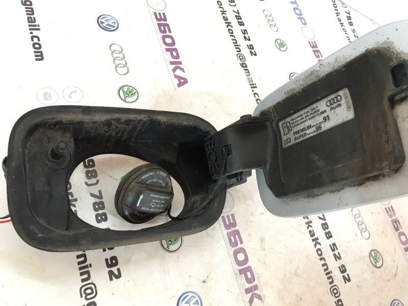 Корпус лючка кришки паливного бака в зборі 4L0809999A Audi Q7