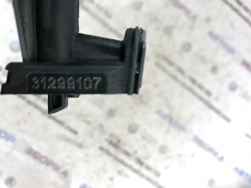 Замок лючка топливного бака 31299107 Volvo XC60