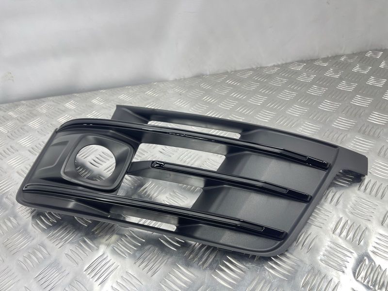 Решітка повітрозабірника переднього бампера s-line ліва 4M0807681EGXE Audi Q7 Audi Q7