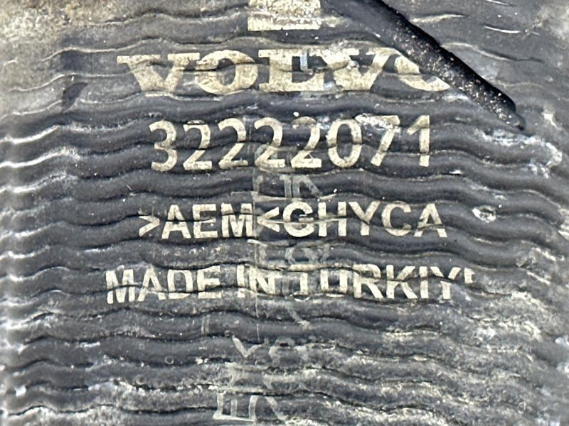 Патрубок интеркулера левый 32222071 Volvo XC90 Volvo S60, Volvo V60, Volvo V60 Cross Country, Volvo V90, Volvo V90 Cross Country, Volvo XC60, Volvo XC90