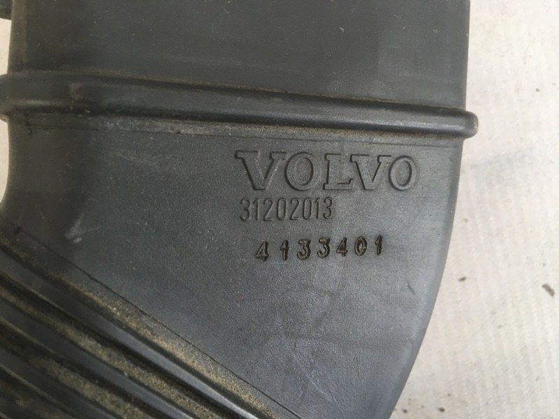 Патрубок воздушного фильтра 31202013 Volvo XC60