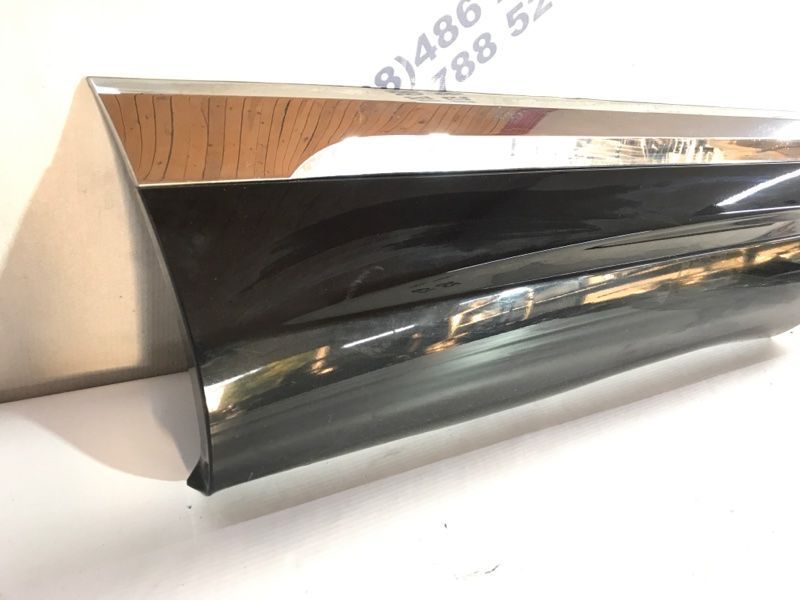 Накладка двери 7P6854950CGRU Volkswagen Touareg