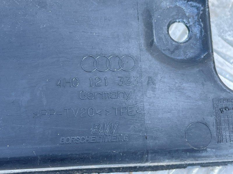 Повітропровід 4H0121333A Audi A8