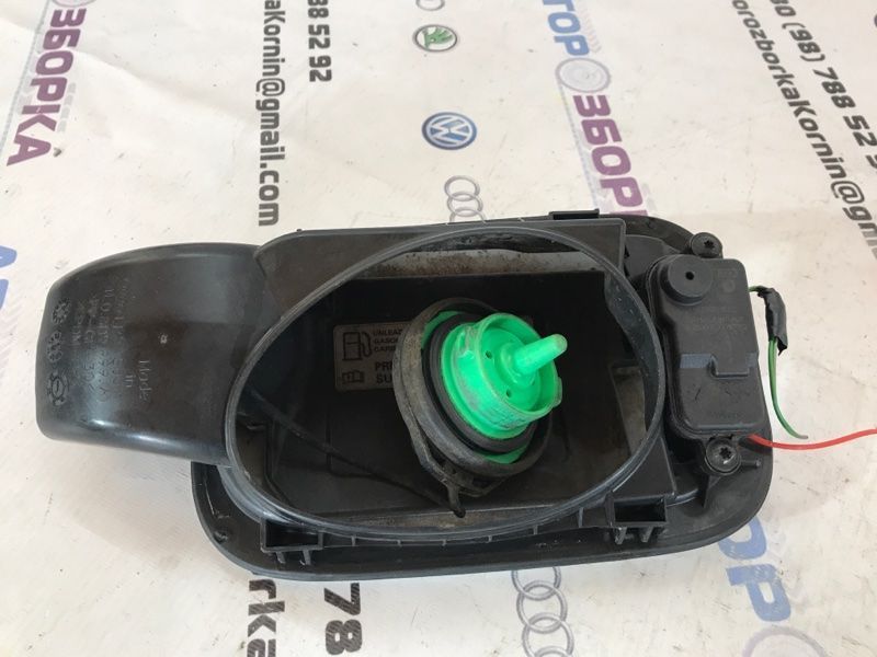 Корпус лючка кришки паливного бака в зборі 4L0809999A Audi Q7