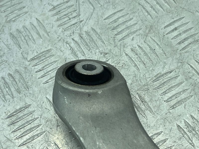 Рычаг задней подвески поперечный верхний левый 8K0505323H Audi A8 Audi A4, Audi A4 Allroad, Audi A5, Audi A6, Audi A7, Audi A8, Audi Q5, Audi RS5, Audi RS7, Audi S4, Audi S5, Audi S6, Audi S7, Audi S8, Audi SQ5