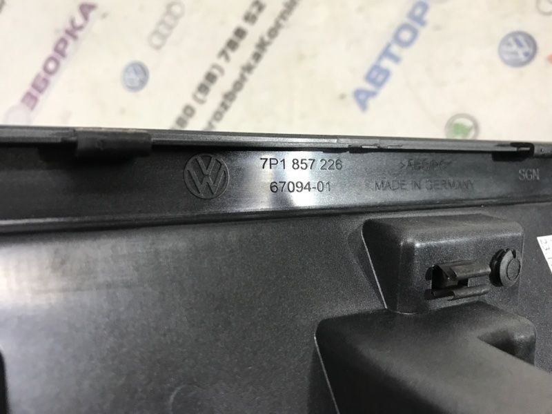 Накладка торпедо 7P1857226 Volkswagen Touareg