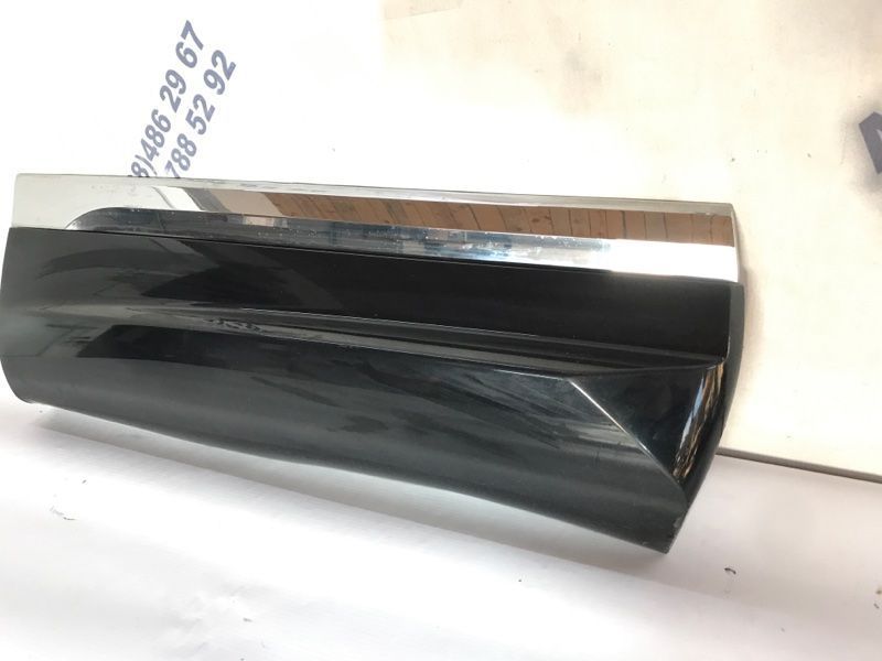 Накладка двери 7P6854950CGRU Volkswagen Touareg