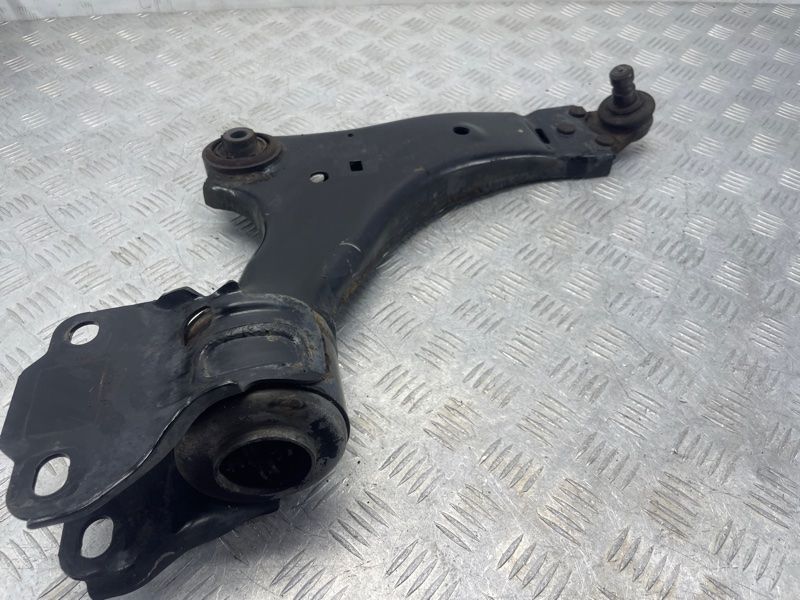 Важіль передньої підвіски 8G9N3A052A Volvo XC60