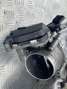 Дросельна заслінка 06E133062G Volkswagen Touareg
