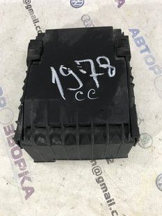 Крышка блока предохранителей 1K0937132F Volkswagen CC