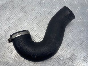 Патрубок интеркулера 7P0145972D Volkswagen Touareg