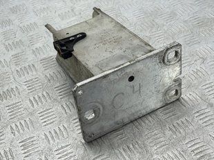 Кронштейн усилителя бампера 8K0807133D Audi S4