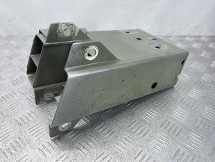 Кронштейн усилителя бампера 32377071 Volvo XC60