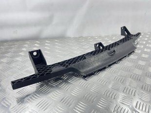 Направляюча переднього бампера центральна 7P6807200 Volkswagen Touareg Volkswagen Touareg