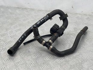 Шланг ОЖ с клапаном 7P0122049H Volkswagen Touareg