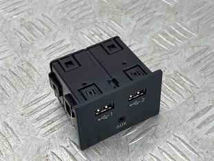 Разъем для подключения внешних аудиоисточников (2x USB + 1x AUX-IN) 81A035736 Audi A6 Audi A3, Audi A6, Audi A7, Audi RS3, Audi S6