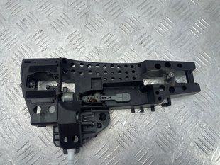 Кронштейн ручки 4M0837886A Audi Q7