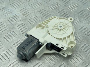 Електродвигун склопідйомника задній лівий 8K0959811A Audi A6 Audi A4, Audi A4 Allroad, Audi A6, Audi Q3, Audi Q5, Audi S4, Audi S6, Audi SQ5, Porsche Cayenne, Volkswagen Touareg