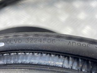 Уплотнитель двери 32245062 Volvo XC60