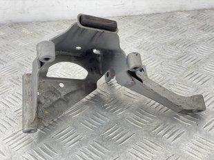 Кронштейн подушки двигателя 4H0399059G Audi A8