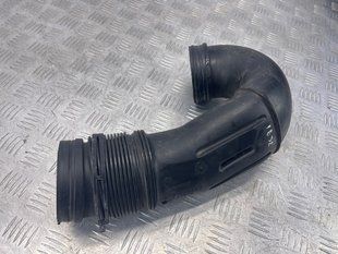 Патрубок воздушного фильтра 7P6129684B Volkswagen Touareg