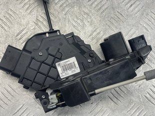Замок задней двери 31253918 Volvo XC60