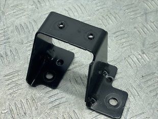 Кронштейн 8R0813383H Audi Q5