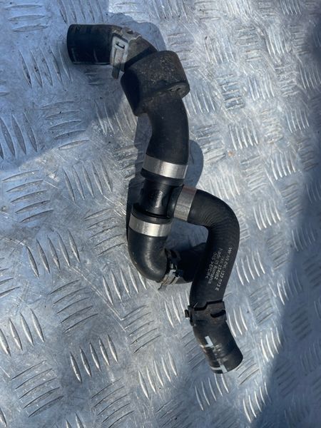 Патрубок системы охлаждения 04L122073E Audi Q3