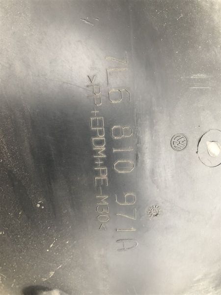 Підкрилок 7L6810971A Volkswagen Touareg