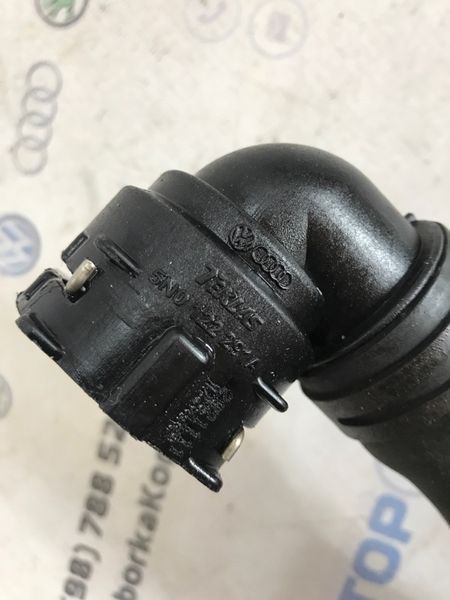 Патрубок системы охлаждения 5N0122291A Volkswagen Tiguan