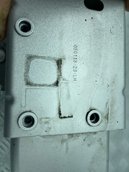 Кронштейн підсилювача бампера 32377071 Volvo XC60