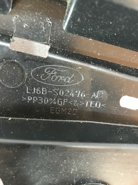 Накладка стійки лобового скла LJ6BS02476AE Ford Escape